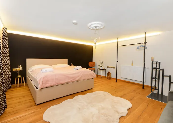 Zentral - Netflix - 2 Stoecke - Arbeitsplatz