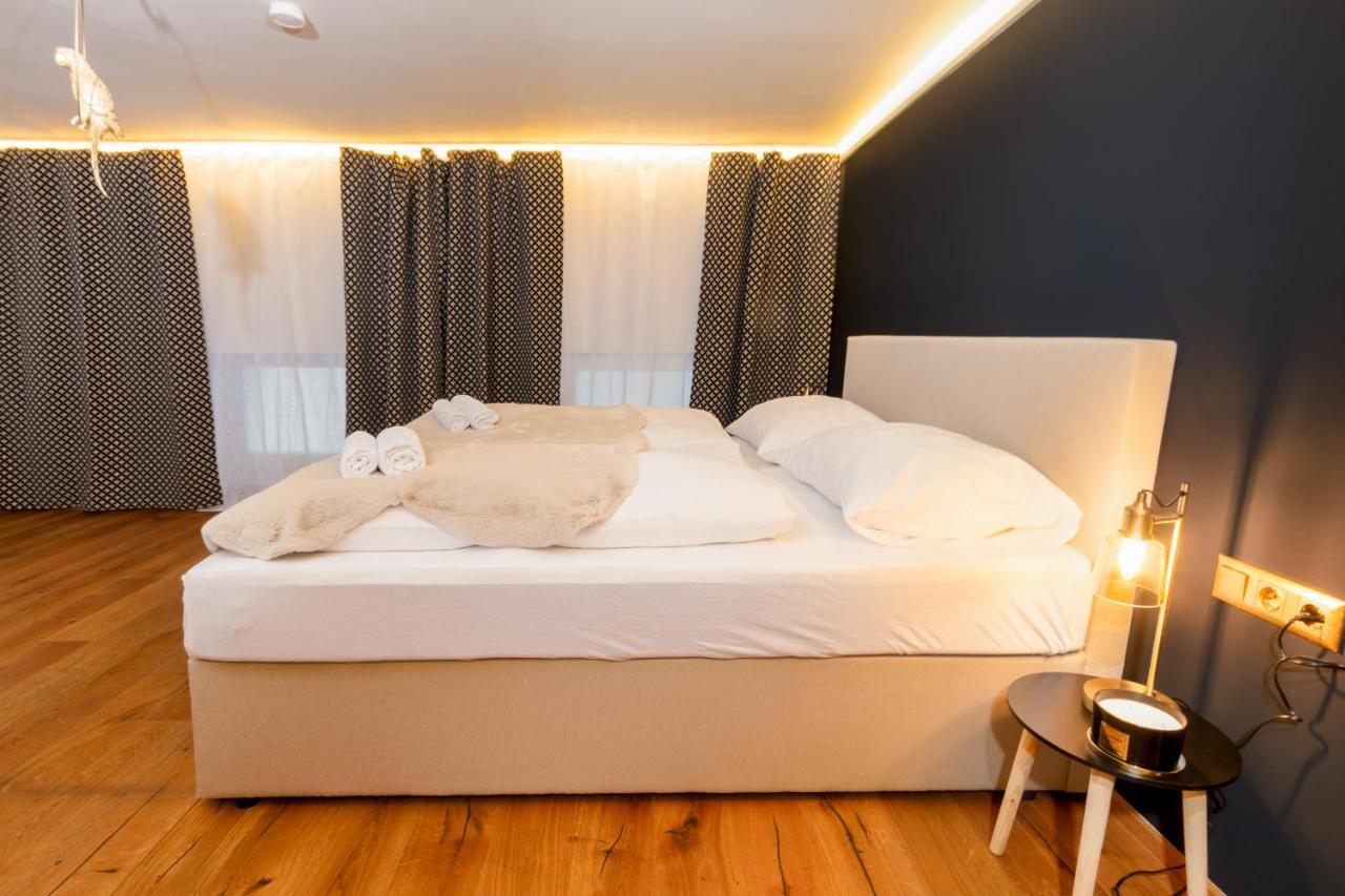 Zentral - Netflix - 2 Stoecke - Arbeitsplatz Vienne
