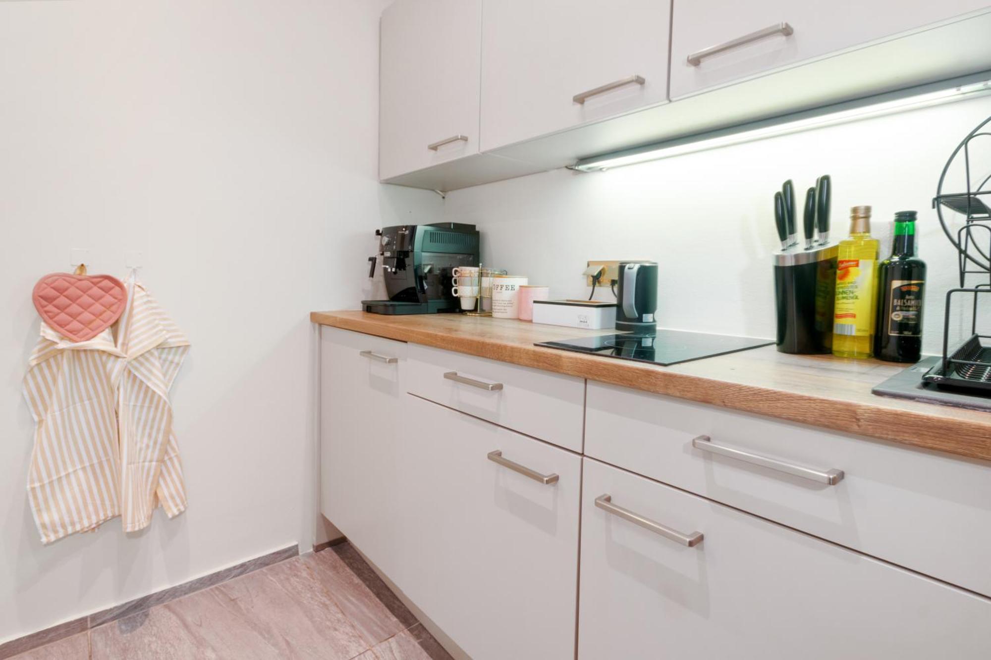 Zentral - Netflix - 2 Stoecke - Arbeitsplatz