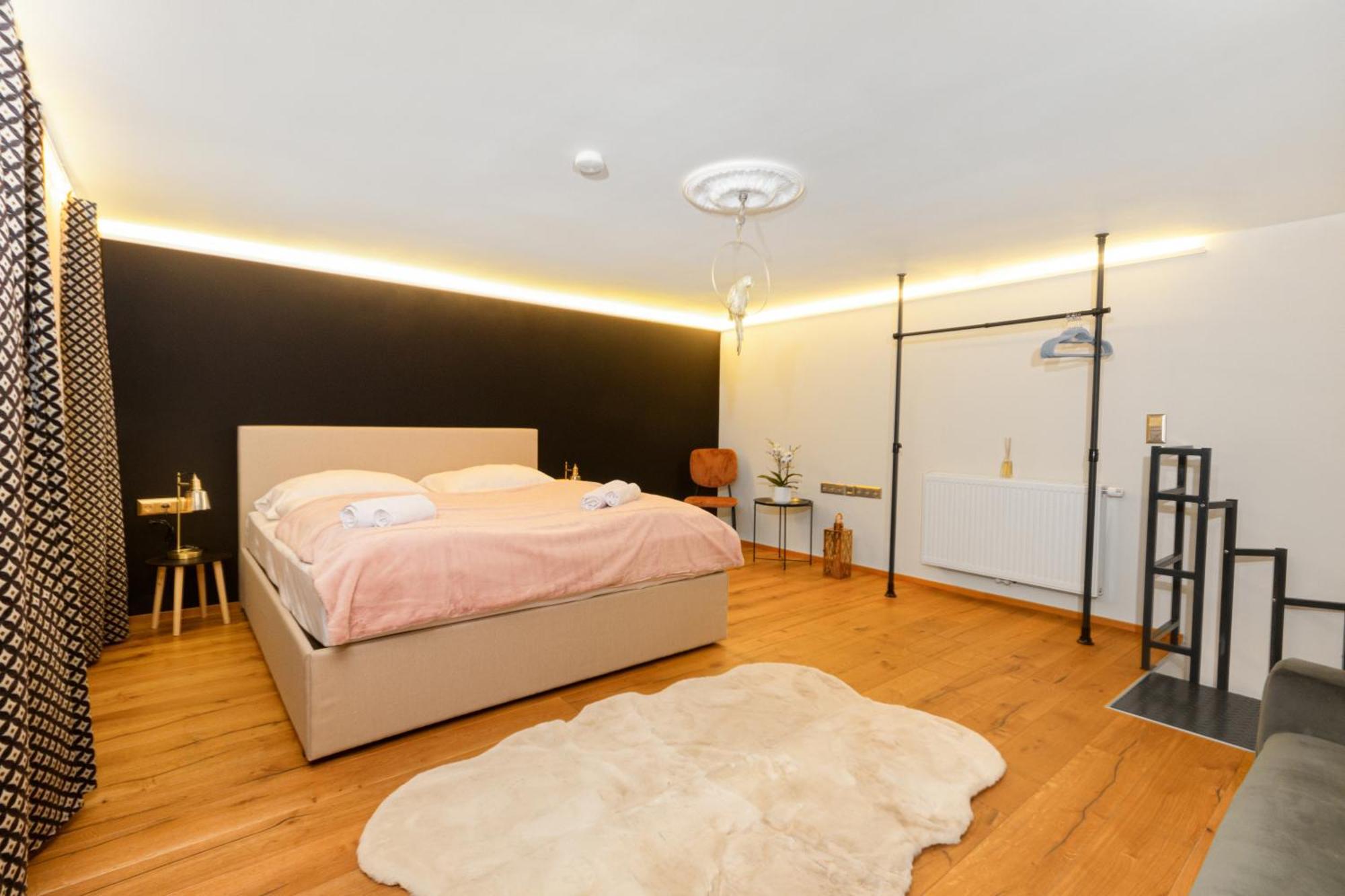 Zentral - Netflix - 2 Stoecke - Arbeitsplatz Vienne